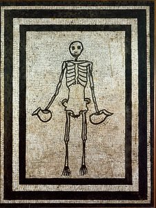 Romersk konst: skelett som håller två kannor. Mosaik från 1:a århundradet. Neapel, museo nazionale archeologico - romersk konst: skelett som håller två kannor. Mosaik från 1:a århundradet från Pompeji. Nationella arkeologiska museet, Neapel, Italien av Roman