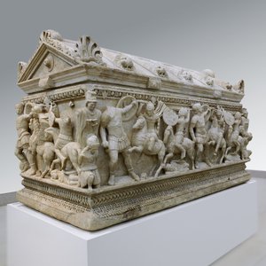 Sarkofag som skildrar en strid mellan soldater och amasoner, 140-170 e.Kr. (marmor) av Roman