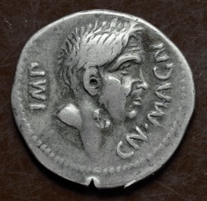Silvermynt med bilden av Pompee den store (Gneo Pompeo den store eller Gnaeus Pompeius Magnus av Roman