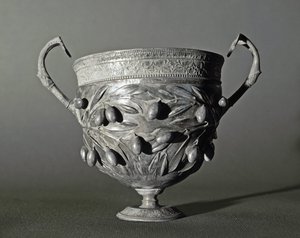 Silverkantaros med olivkvist av Roman