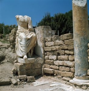 Staty och arkeologiska lämningar av Roman
