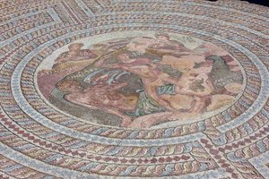 Theseus and the Minotaur, Theseus House, Paphos, Cypern (mosaik) av Roman