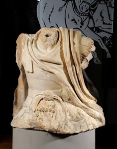Torso av Lucio Licinio Murena inspirerad av hästryggen Alexander från bronsgruppen Lysippos tillägnad Dion, 67 AD (marmor) av Roman