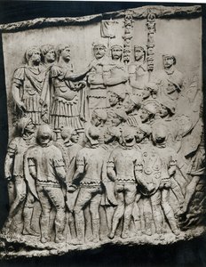 Trajanus (98-117) Tilltalar armén, en avgjutning hämtad från Trajans kolumn, AD 113 (gips) av Roman