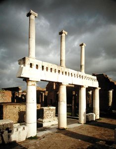 Utsikt över forumets portik av Roman
