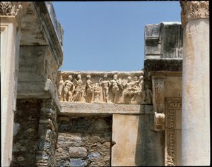 Utsikt över Hadrianus tempel av Roman