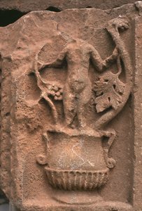 Arkitekturfragment med snidad dekoration, Sertiusmarknaden, hög kejsartid (27 f.Kr.-395 e.Kr.) (se även 267025) av Roman Imperial Period