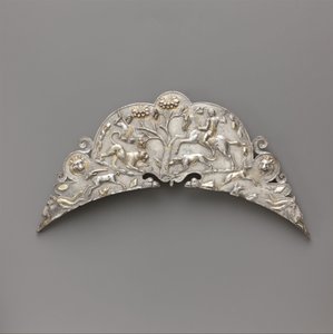 Silverhandtag på ett stort fat, 2:a–början av 300-talet e.Kr. (silver och guld) av Roman Imperial Period