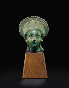 Chef för Isis-Aphrodite, c.1:a - 2:a århundradet e.Kr. (fajans) av Roman Period Egyptian