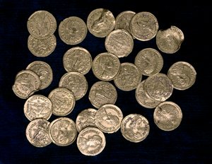 28 mynt från perioden för den västromerske kejsaren Flavius Honorius (384-423) och den östromerske kejsaren Flavius Arcadius (377/378-408), 300- och 500-talet (mynt) av Roman Roman