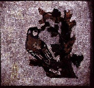 Fågel i ett träd (mosaik) av Roman Roman