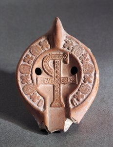 Dekorerad lampa med Chi-Rho, terrakotta av Roman Roman