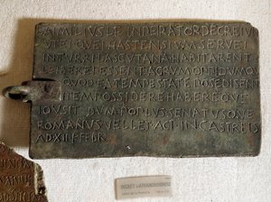 Portodekret på latin på bronsplatta: det offentliggjordes den 21 januari av Roman Roman