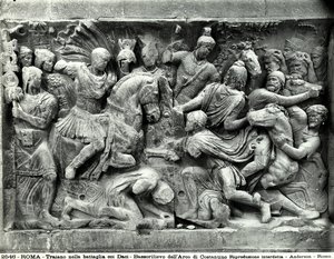 Detalj av den stora Trajan-frisen som ligger i Konstantinbågen, Forum Romanum (marmor) av Roman Roman