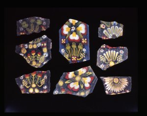 Åtta blommiga fragment av arkitektoniska plaketter, mosaikglasteknik, ca 1:a århundradet f.Kr. - 1:a århundradet e.Kr. (glas) av Roman Roman