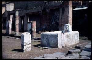 Fontän på Decumanus maximus, 500-talet f.Kr.-1:a århundradet e.Kr av Roman Roman
