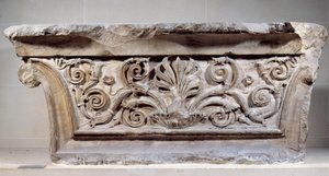 Pilaster huvudstad. Romarrikets arkitektur. Paris, Louvren av Roman Roman