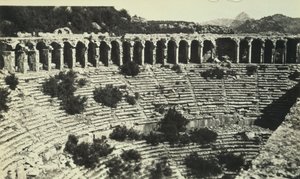 Romersk amfiteater (s/v foto) av Roman Roman