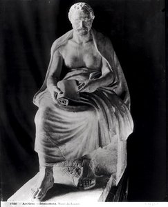 Sittande filosof, huvudet tros vara Demosthenes (384-322 f.Kr.) (läggs till senare) från villa Montalto-Negroni (marmor) (s/v foto) av Roman Roman
