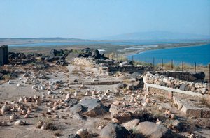 Platsvy över staden Tharros, forntida Punico-romersk hamn, grundad av fenicierna på Sardinien, Italien av Roman Roman