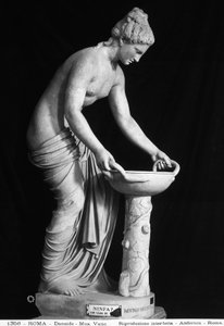 Staty som föreställer en Danaide (marmor) av Roman Roman