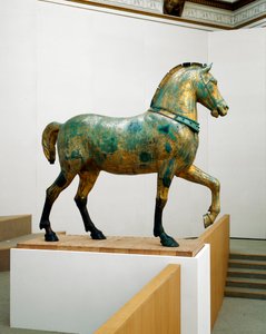 Staty av en av de fyra triumferande quadrigahästarna i San Marco (brons) av Roman Roman