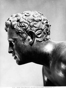 Discobolusens förgyllda bronsyta av Roman Roman