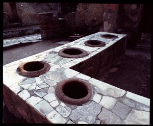 Disk av termopoliummarmor, 500-talet f.Kr. - 1:a århundradet e.Kr av Roman Roman
