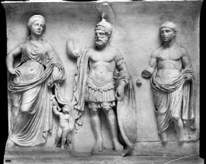Venus, Mars och Divus Julius (marmor) (s/v foto) av Roman Roman