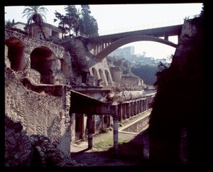 Utsikt över den östra zonen av Herculaneum, 500-talet f.Kr.-1:a århundradet e.Kr av Roman Roman