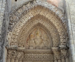 Kristus i härlighet mellan den helige Paulus och den helige Petrus, falsk portal (skulptur av Romanesque