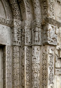 Detalj av fasaden på höger sida av porten till basilikan, tidigt 1100-tal (fotografi) av Romanesque