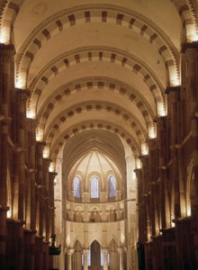 Interiör av katedralen i Vezelay av Romanesque