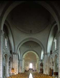 Invändig utsikt över Cathedrale Saint Pierre (Saint Pierre) av Romanesque