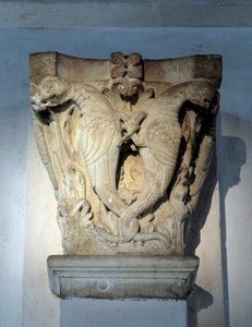Monsters, huvudstaden i kören (skulptur av Romanesque