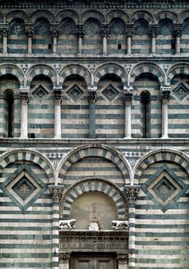 Romansk konst: detalj av den polykroma fasaden av Romanesque