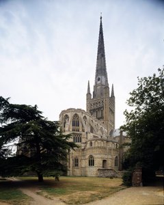 Romansk konst: utsikt över Holy Trinity Cathedral, grundad under eveque av Norwich Herbert de Losinga av Romanesque