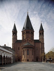 Romansk konst: utsikt över katedralen Saint Martin, byggd mellan 900- och 1100-talen. Mainz, Tyskland av Romanesque
