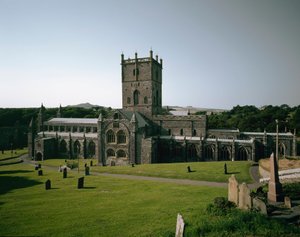 Romansk konst: utsikt över kyrkan St. David byggd mellan 600- och 1100-talen. Saint david