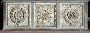 Utsikt över altaret består av marmorbrickor Marquette av Romanesque