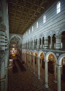 Utsikt över katedralens centralskepp (Duomo di Santa Maria Assunta di Pisa) 1000-1100-talet, Pisa (foto) av Romanesque