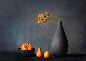Stilleben i orange höstfärger