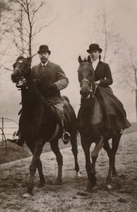 H.M. Kung George V och prinsessan Mary, 1914. av Rotary Photo