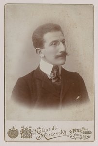 Porträtt av målaren Leon Bakst (1866-1924) av Russian Photographer