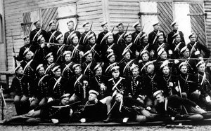 Rekryter till hushållskavallerienheten, med sin kornett, greve A.A. Ignatiev, ca 1899 av Russian Photographer