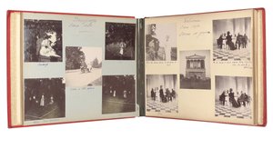 Den ryska kejserliga familjen, sida från ett fotoalbum, ca 1897-99 (s/v foto) (se även 487673-80) av Russian Photographer
