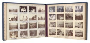 Den ryska kejserliga familjen, sida från ett fotoalbum, ca 1897-99 (s/v foto) (se även 487673-80) av Russian Photographer