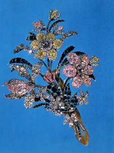 Brosch i form av en stor bukett med briljantslipade diamanter och smaragder, ca 1760 (guld, silver, diamanter och smaragder)