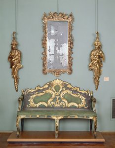 Canape, 1700-talets andra kvartal (förgyllt trä och brokad)