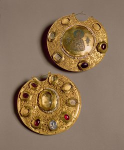 Kolt Medallion, Ryazan (guld med pärlor, emalj och ädelstenar)
